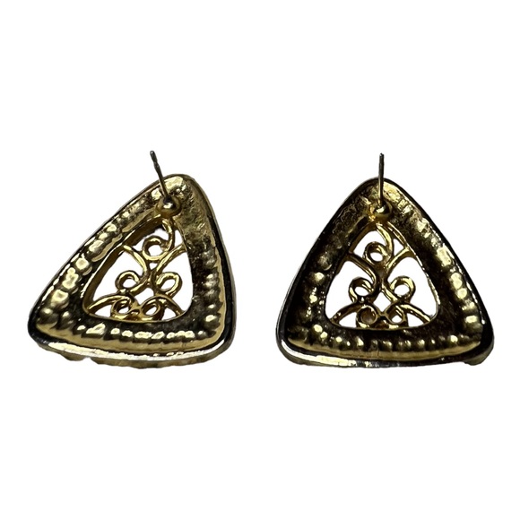 Vintage earrings with light pink enamel and gold centre. - Picture 3 of 3